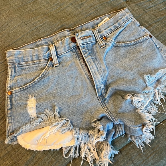 Wrangler Blue Jean Shorts Distressed Frayed Hem - Picture 2 of 5